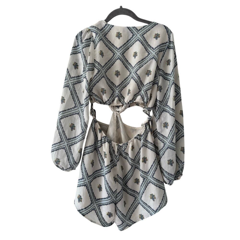 Forever 21 Floral Cutout Romper Womens Small White Blue Long Sleeve Tie Boho - Picture 9 of 9